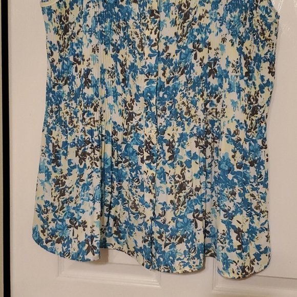 Top - Picture 2 of 2